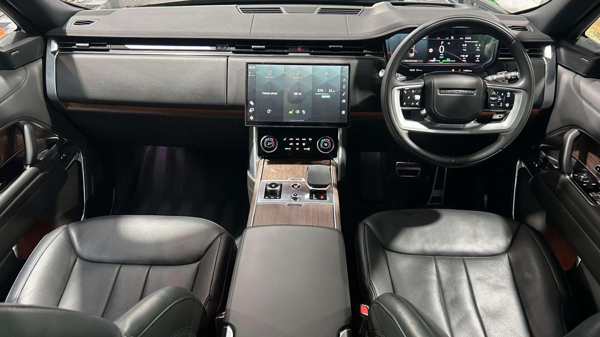 Land Rover Range Rover view 2