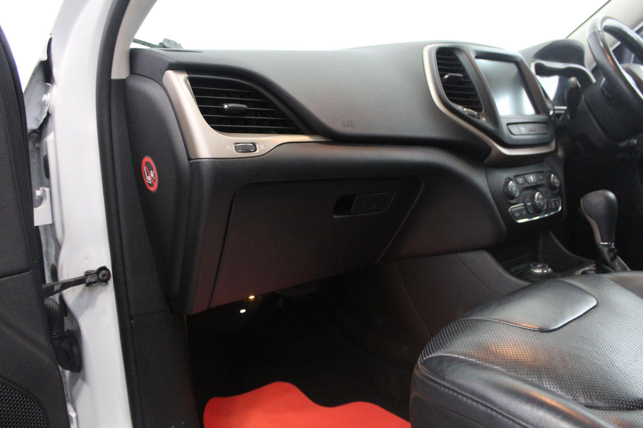 Jeep Cherokee view 34