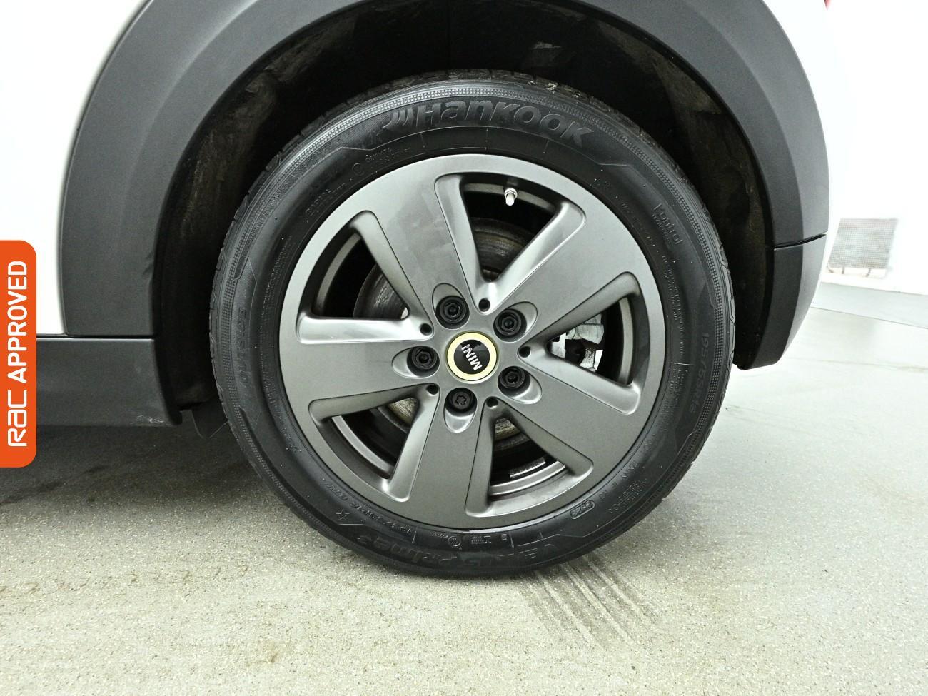 Mini Hatch view 15