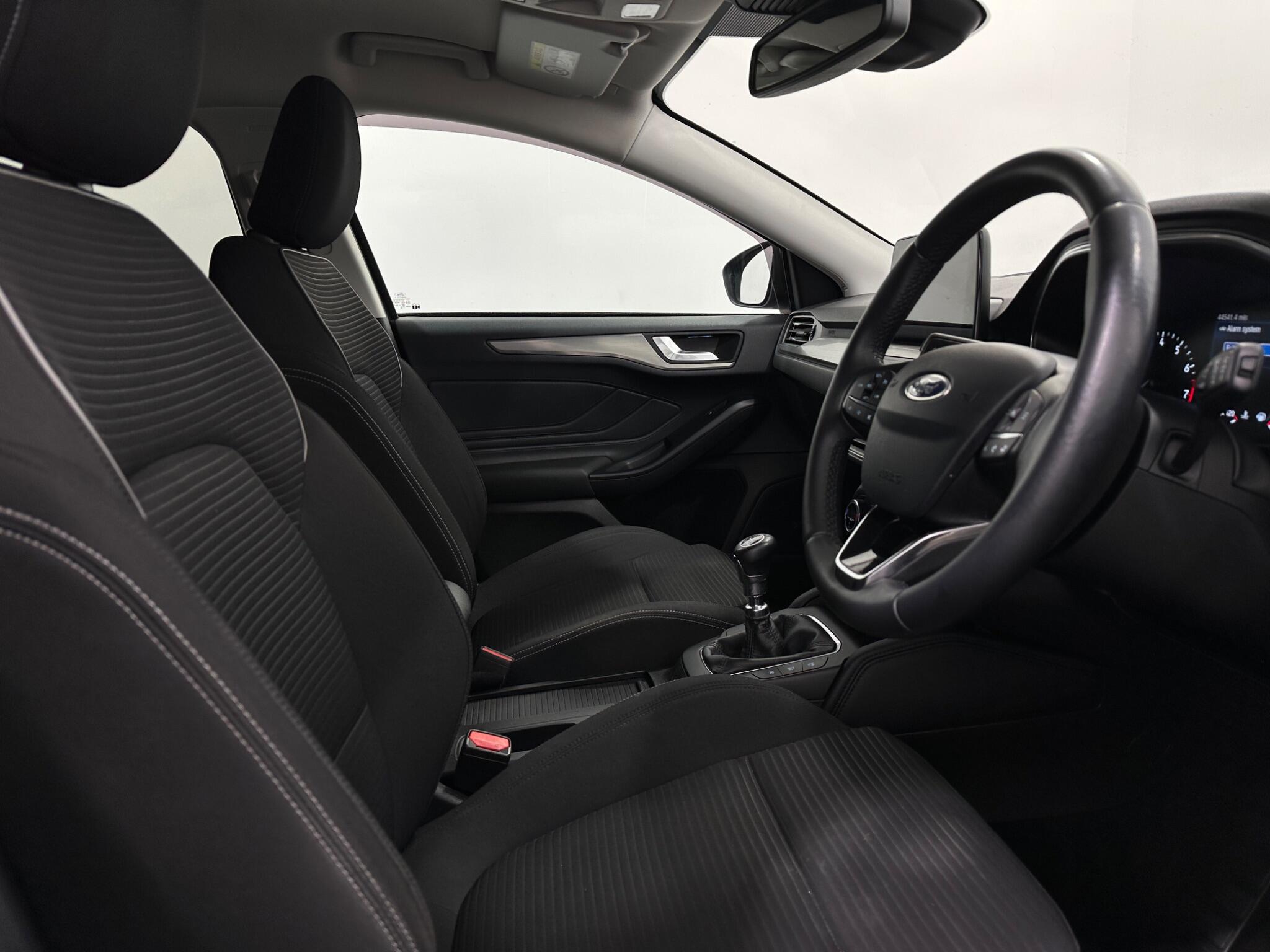 Ford Focus view 31