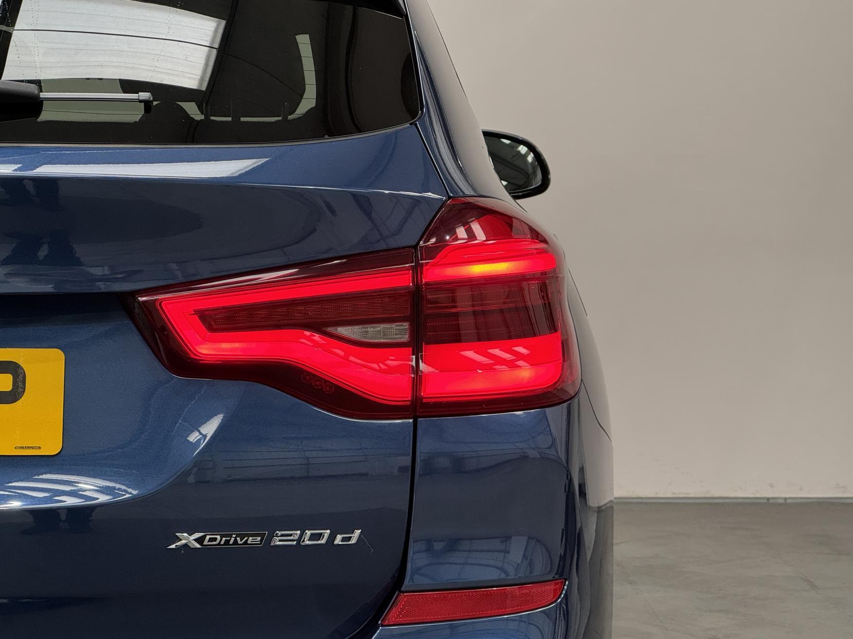 BMW X3 view 10