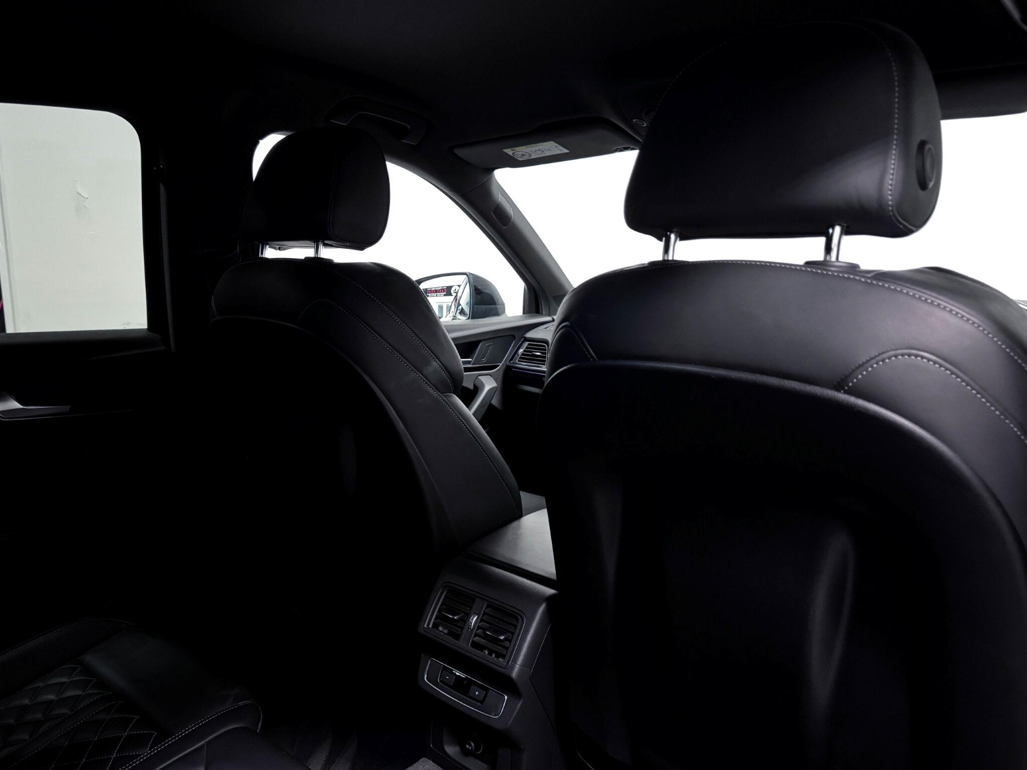 Audi Q5 view 11
