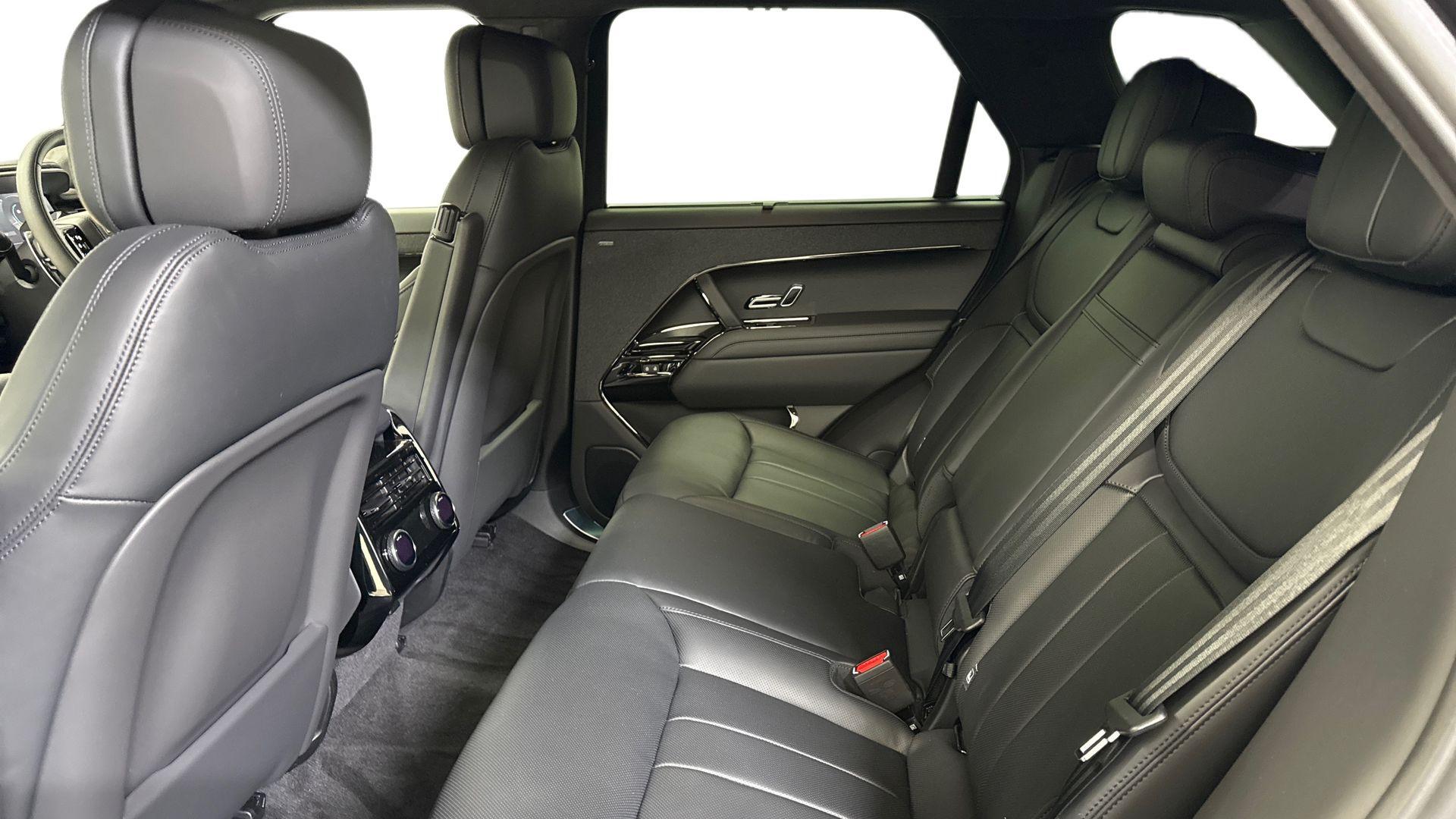 Land Rover Range Rover Sport view 4