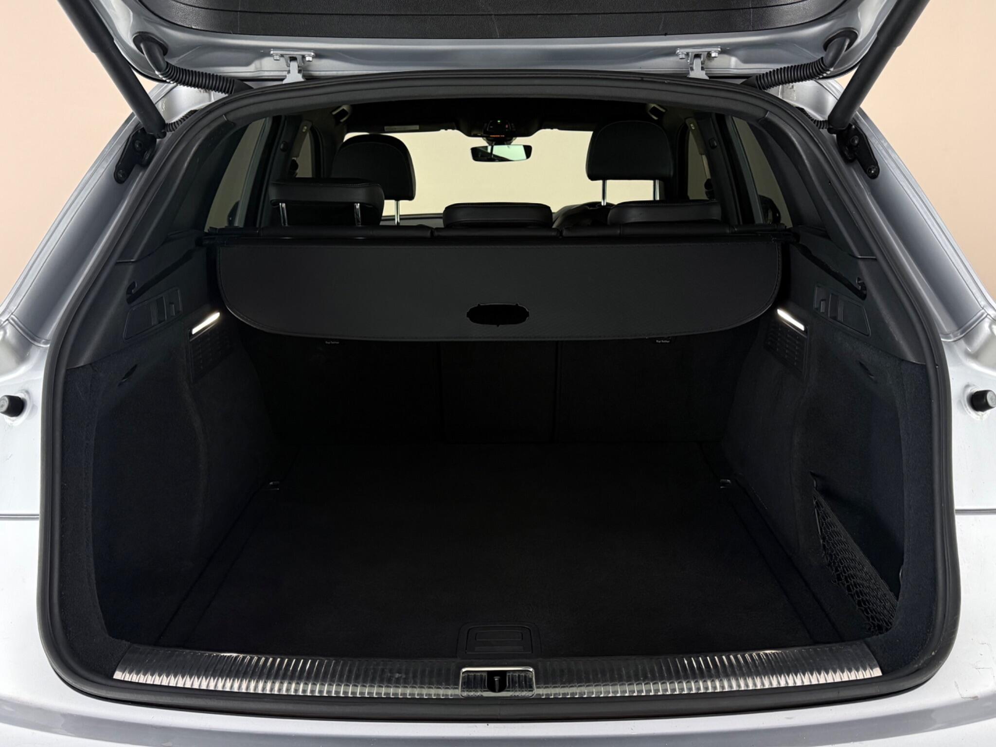 Audi Q5 view 10