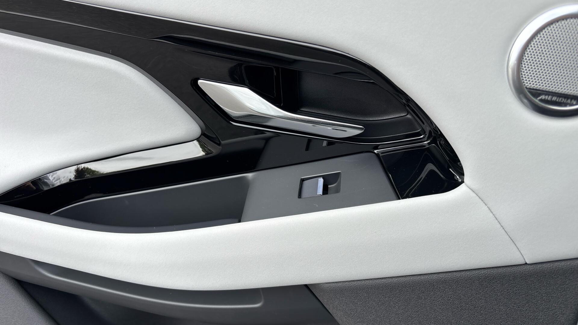 Land Rover Range Rover Evoque view 31