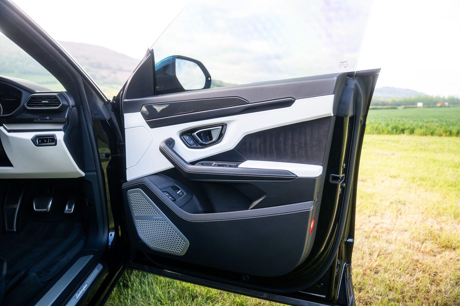 Lamborghini Urus view 21