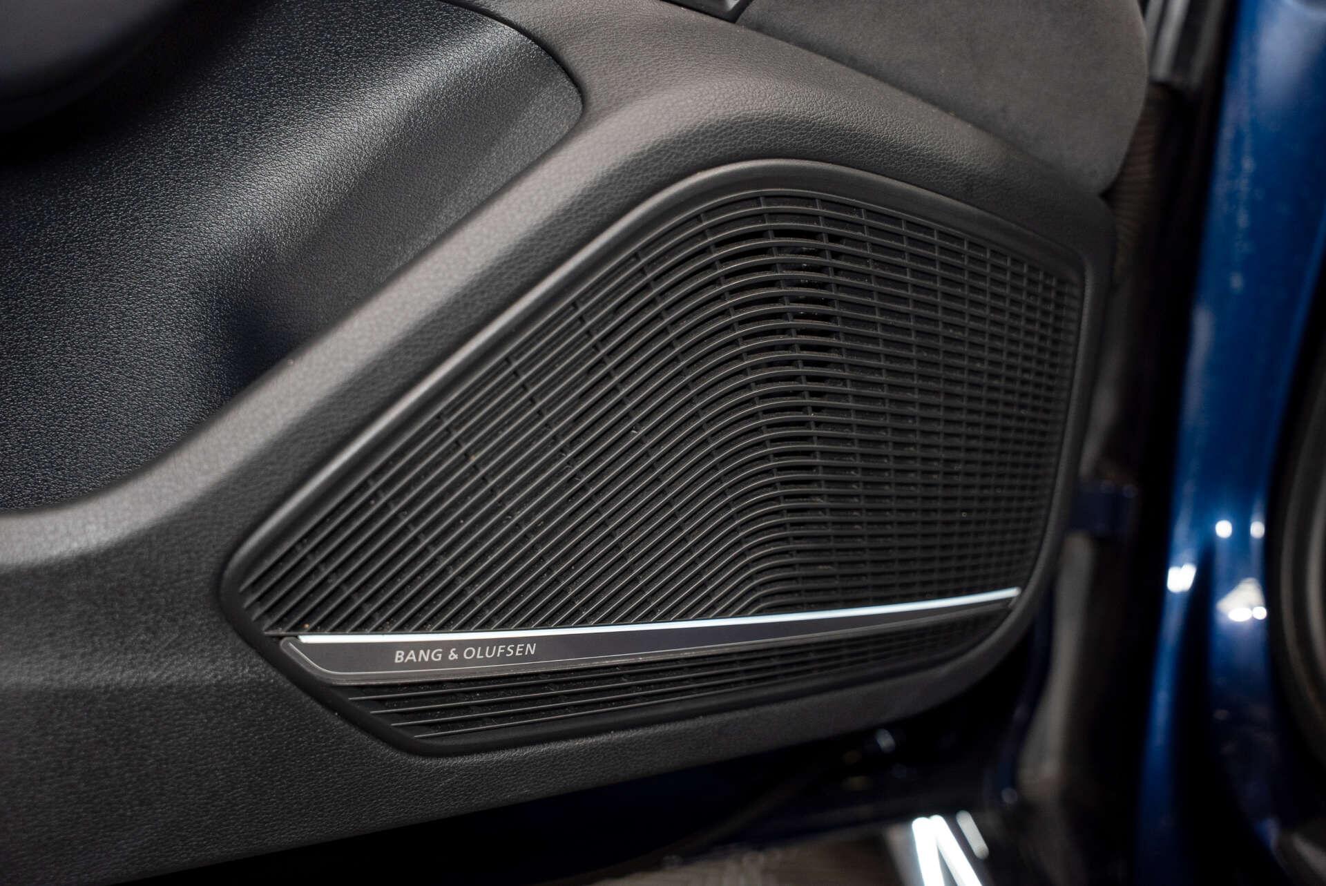 Audi RS4 Avant view 25