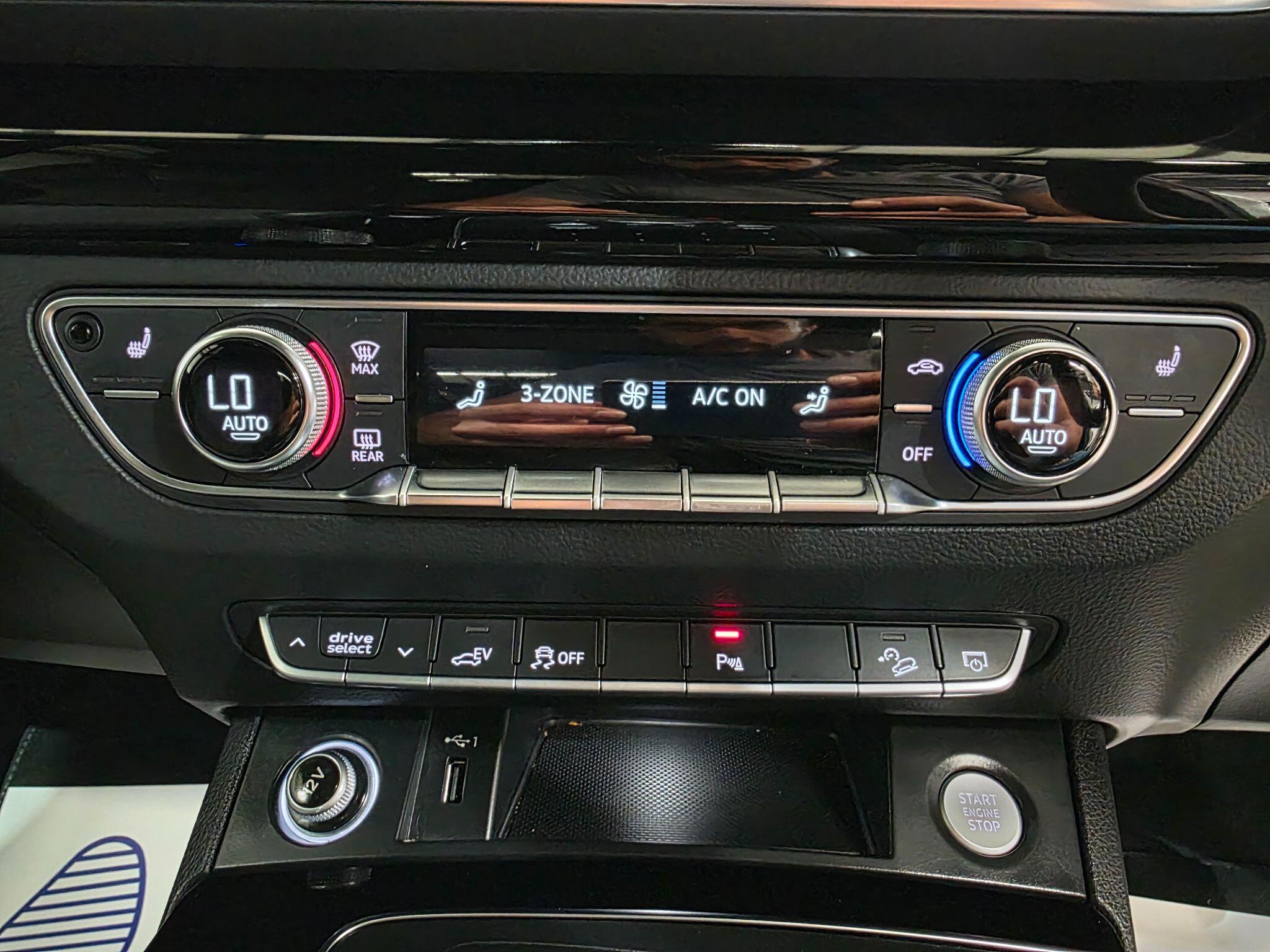 Audi Q5 view 12