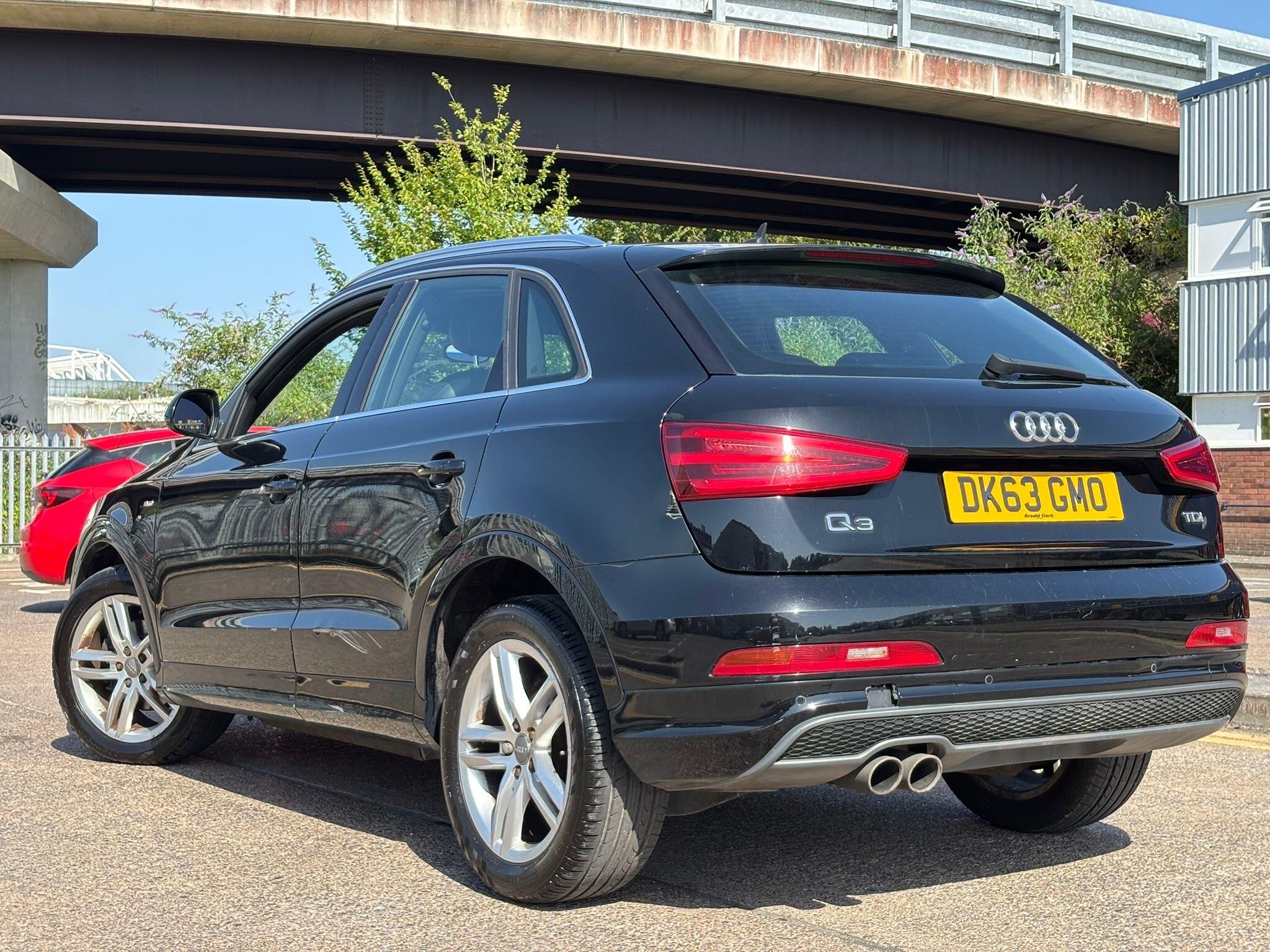 Audi Q3 view 8