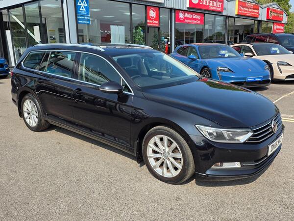 Black 2016 Volkswagen Passat Estate Front-wheel drive Manual