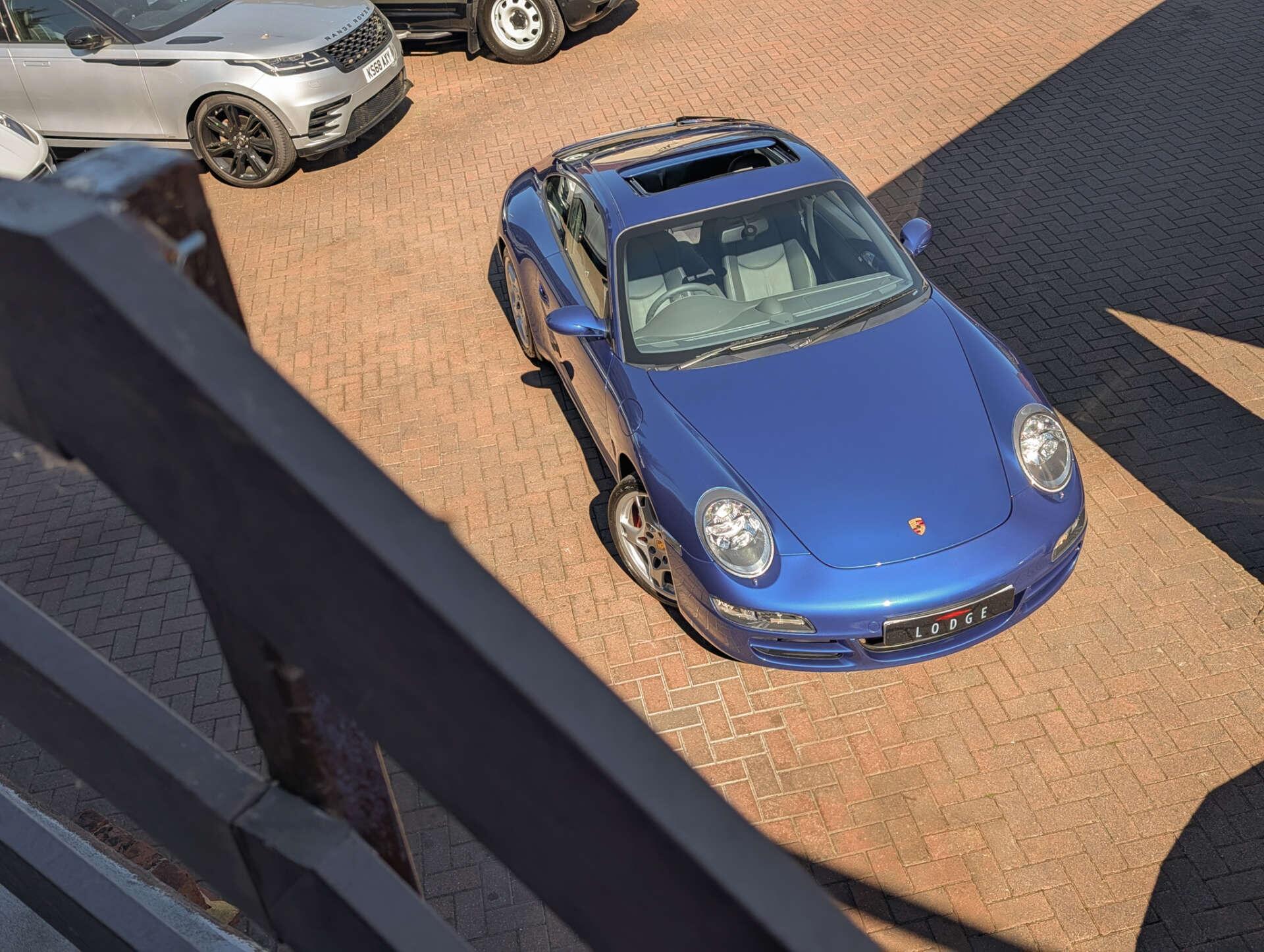 Porsche 911 view 9