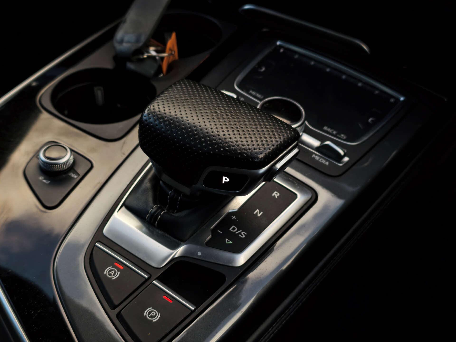 Audi Q7 view 42
