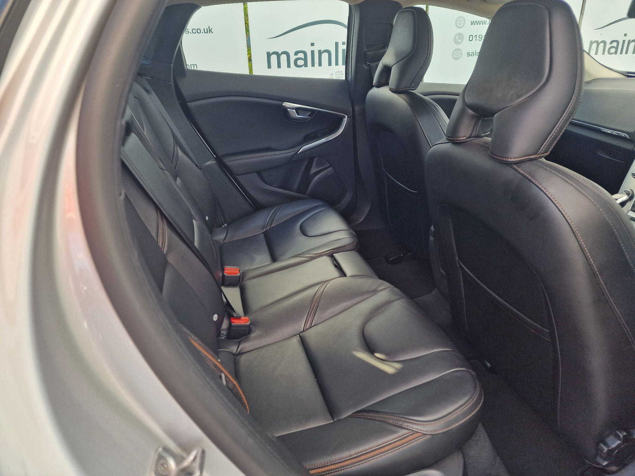 Volvo V40 Cross Country view 30