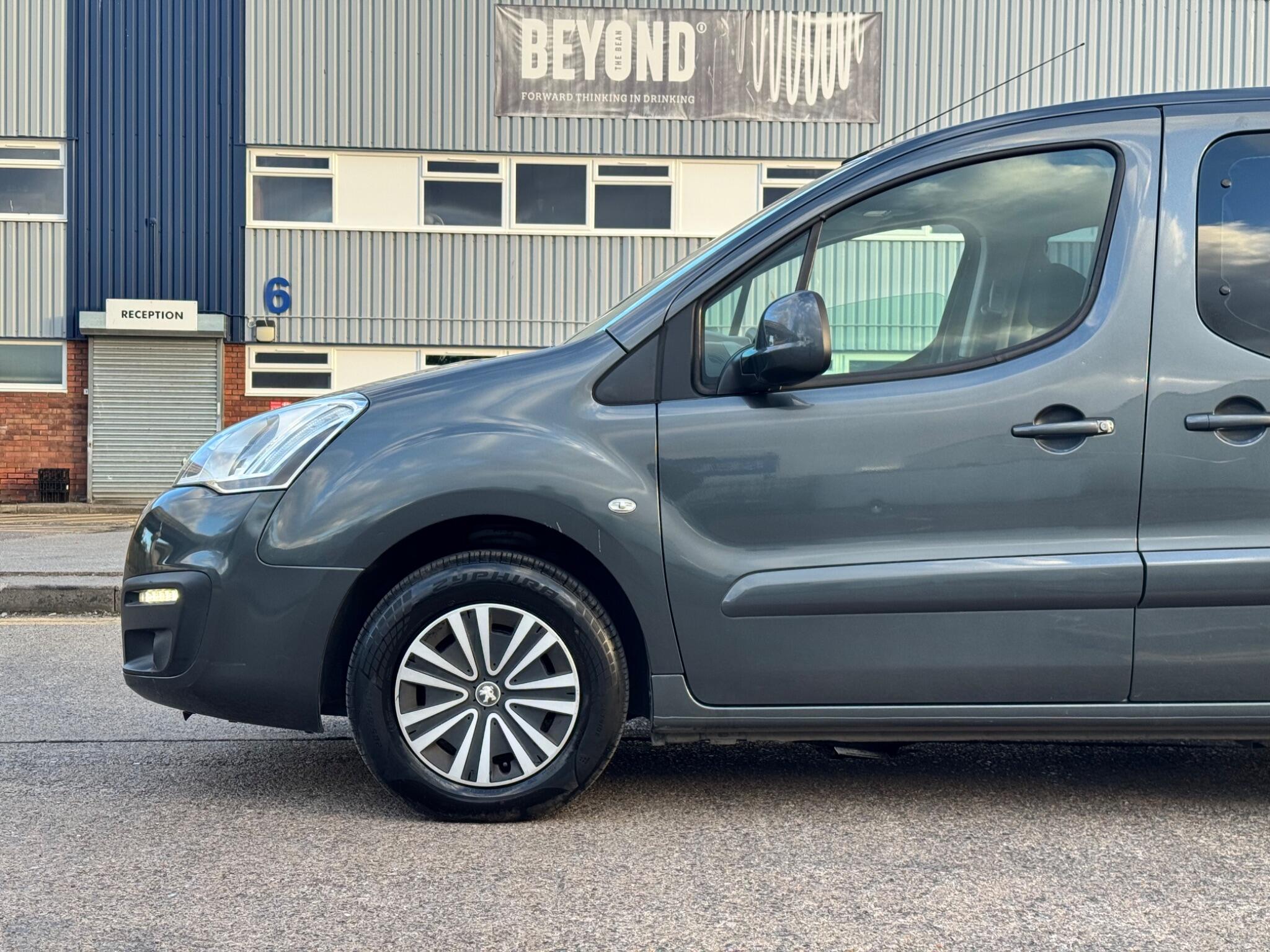 Peugeot Partner Tepee view 10