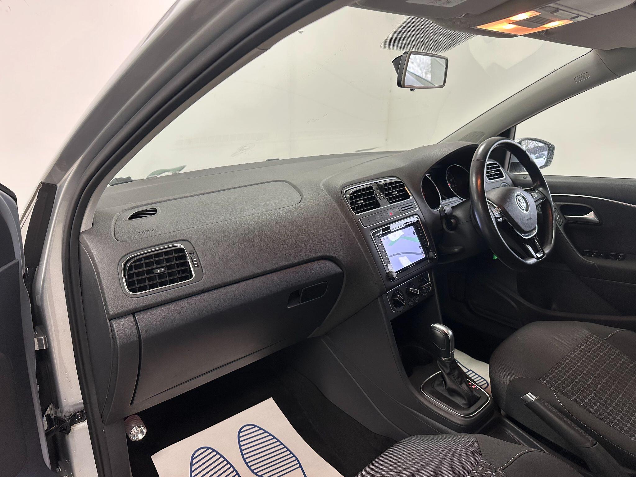2015 Volkswagen Polo 1.2 TSI BlueMotion Tech SE DSG Euro 6 (s/s) 5dr • 28,375 miles image 25