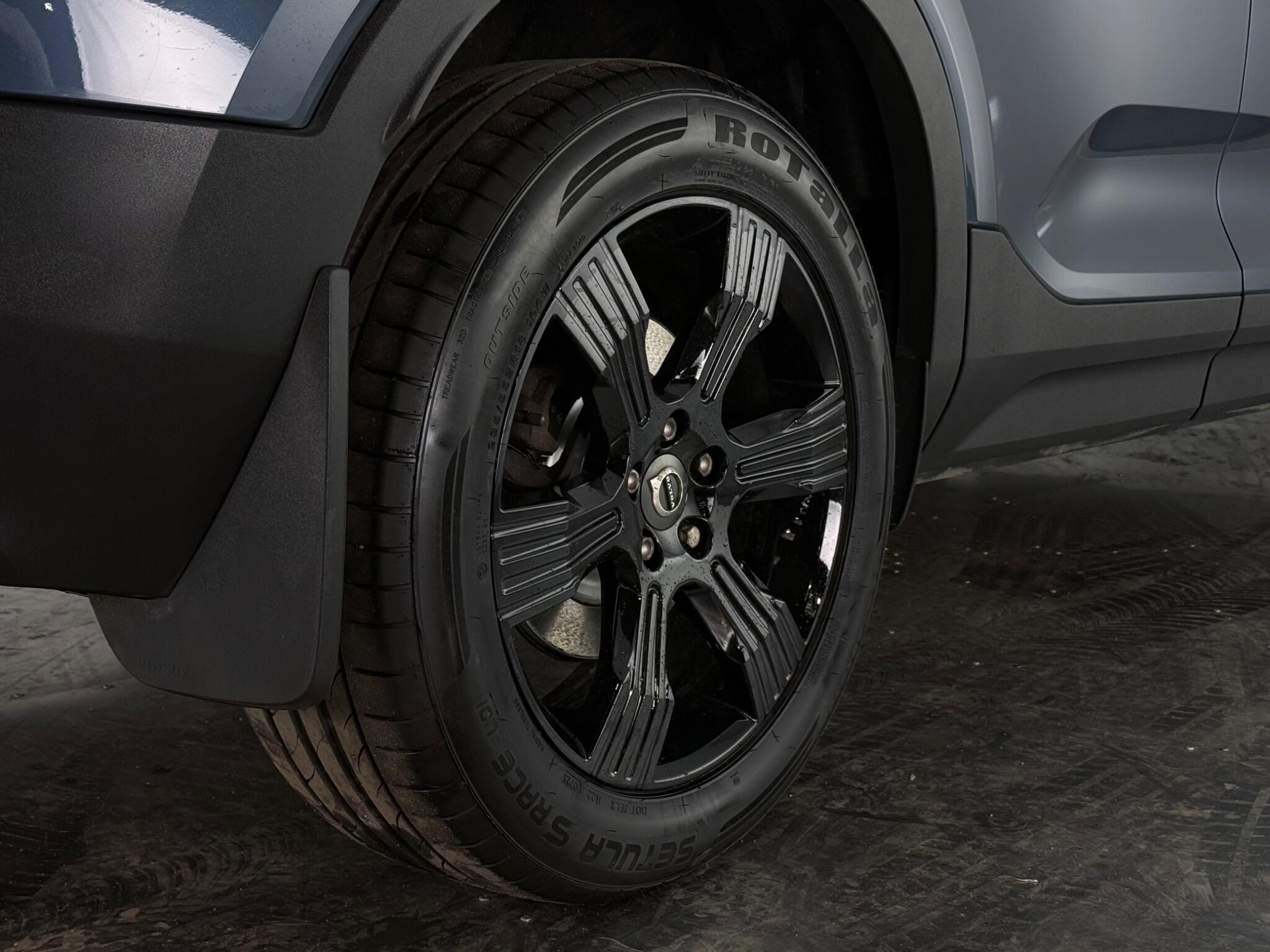 Volvo XC40 view 11