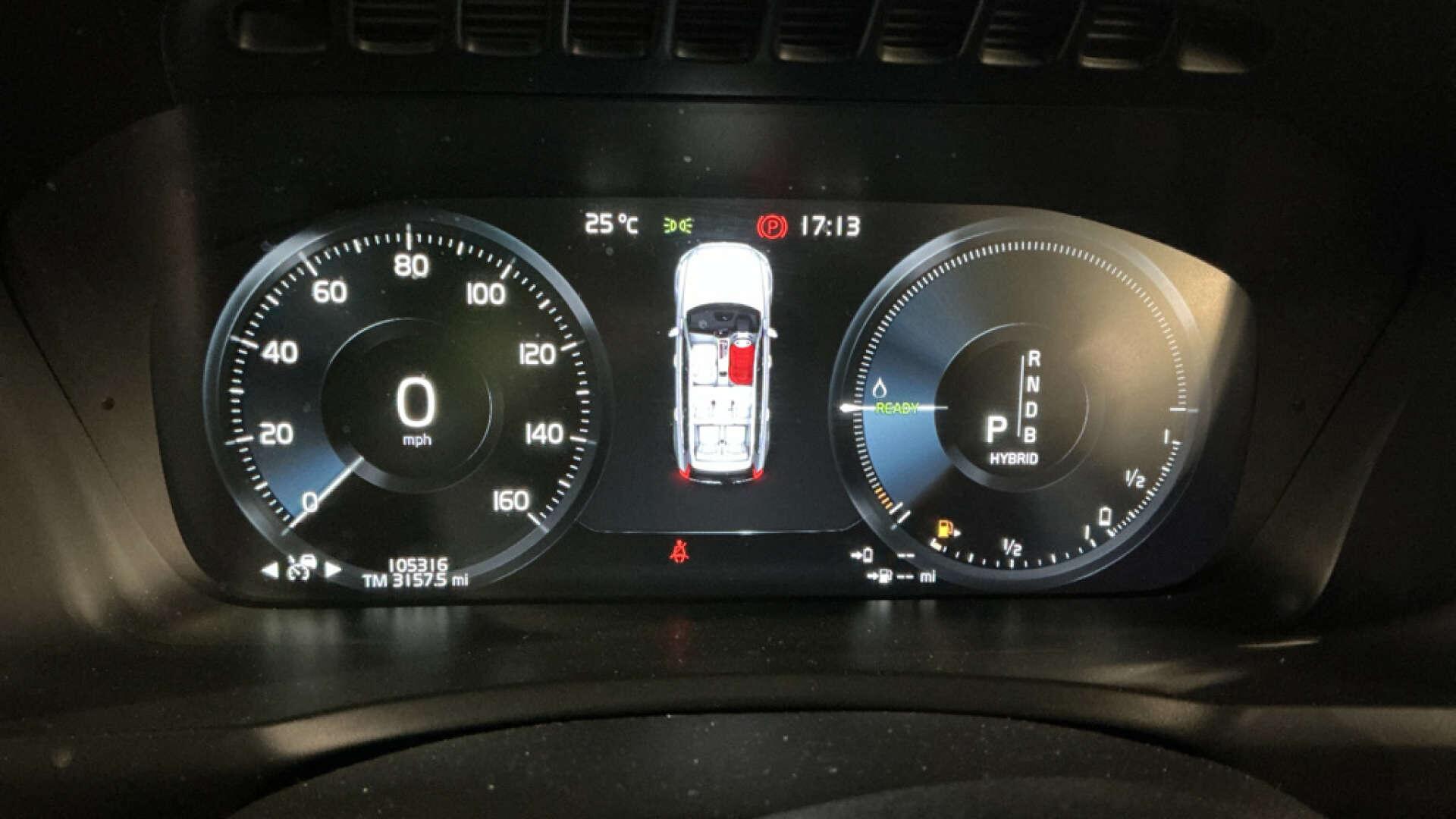 Volvo XC90 view 10