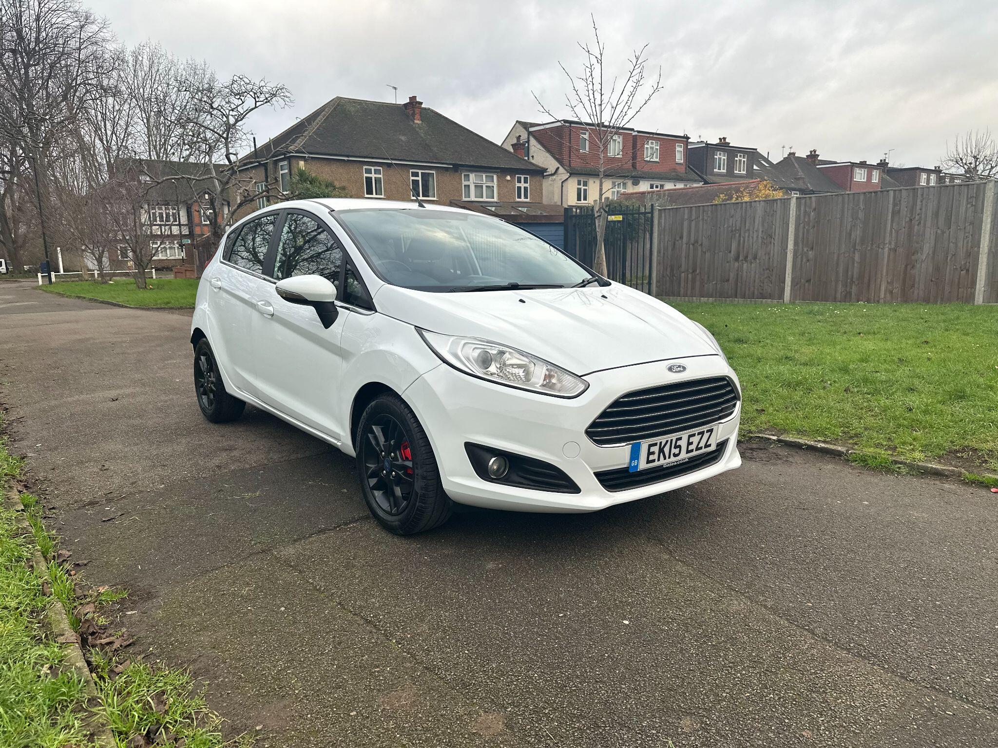 2015 Ford Fiesta image 6