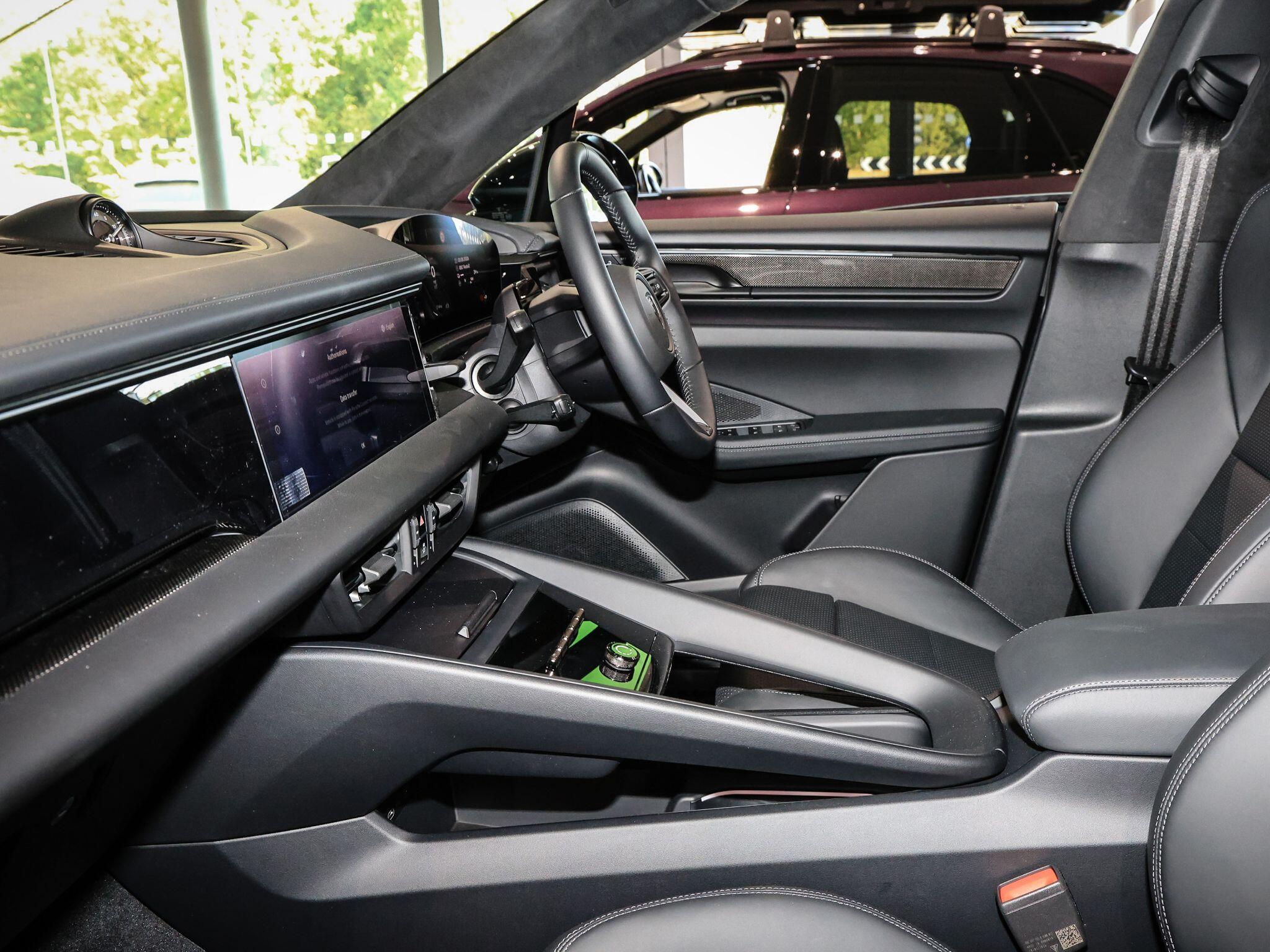 Porsche Macan view 5