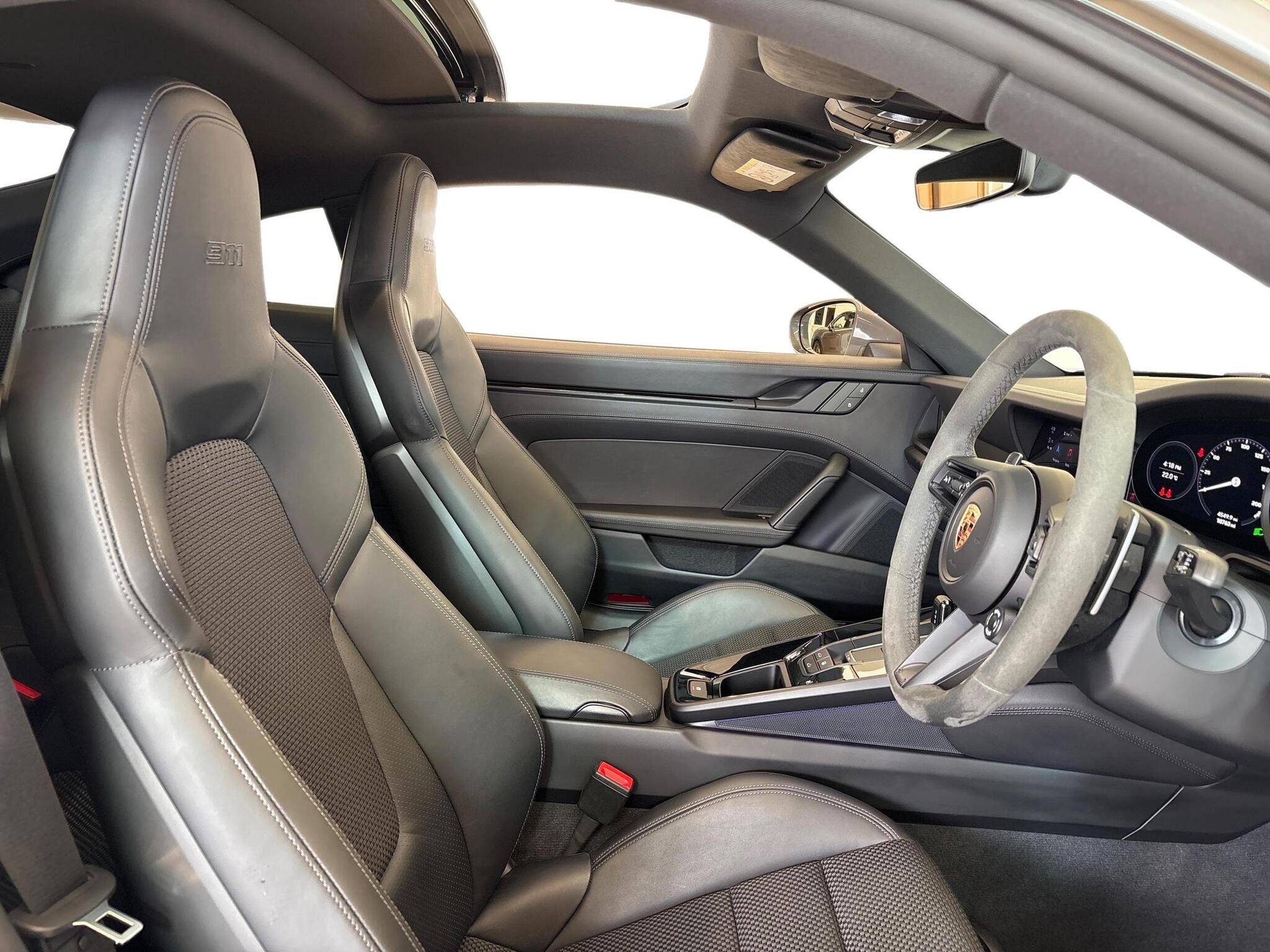 Porsche 911 view 11