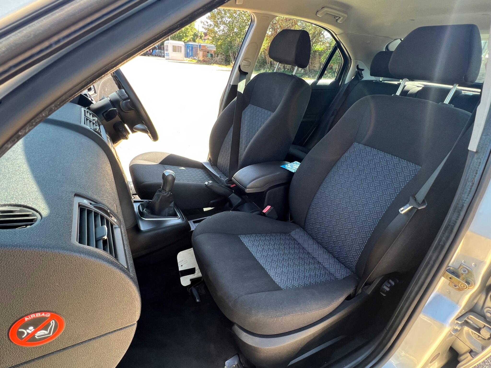 Ford Mondeo view 17