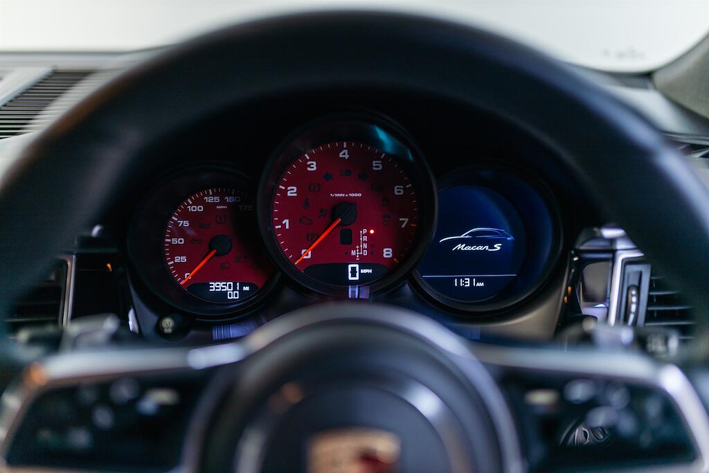 Porsche Macan view 23