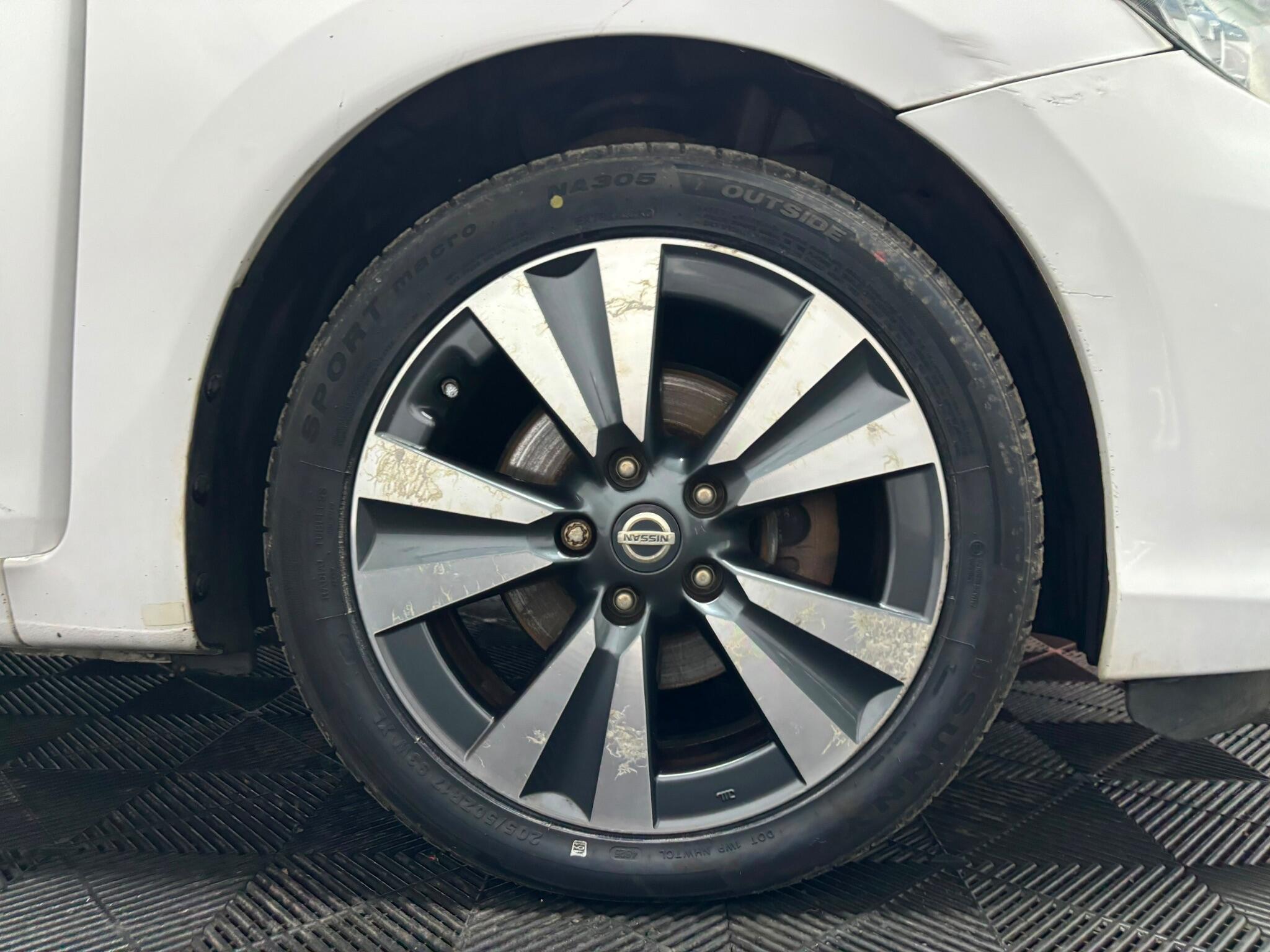 Nissan Pulsar view 25
