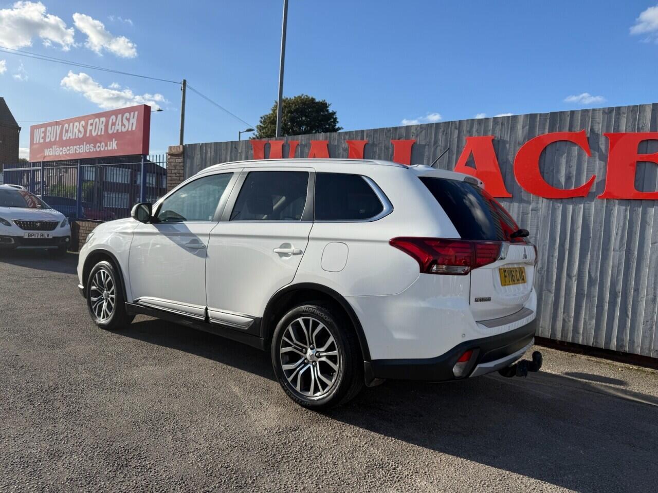 Mitsubishi Outlander view 30