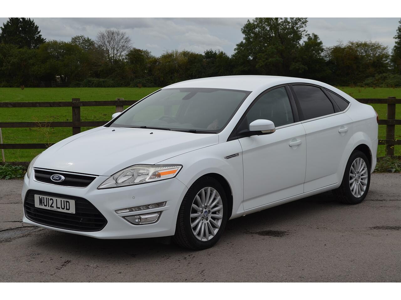 Ford Mondeo view 4