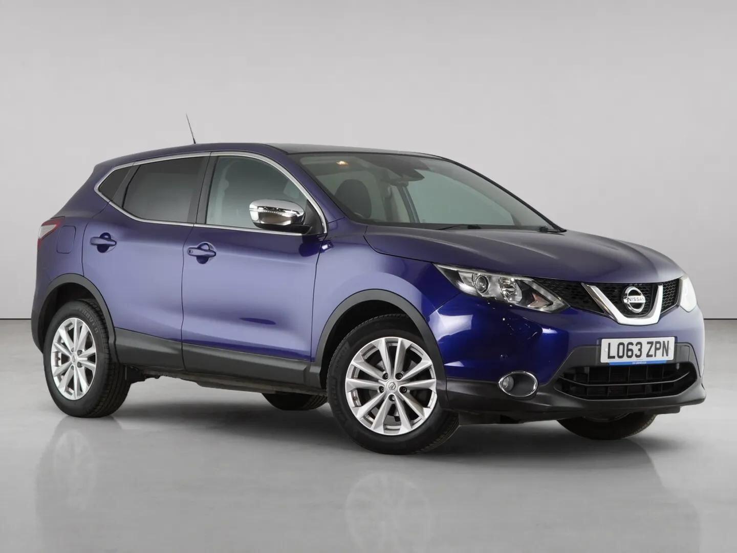 2014 Nissan Qashqai in Blue for sale