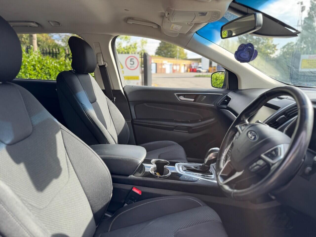 Ford Edge view 22