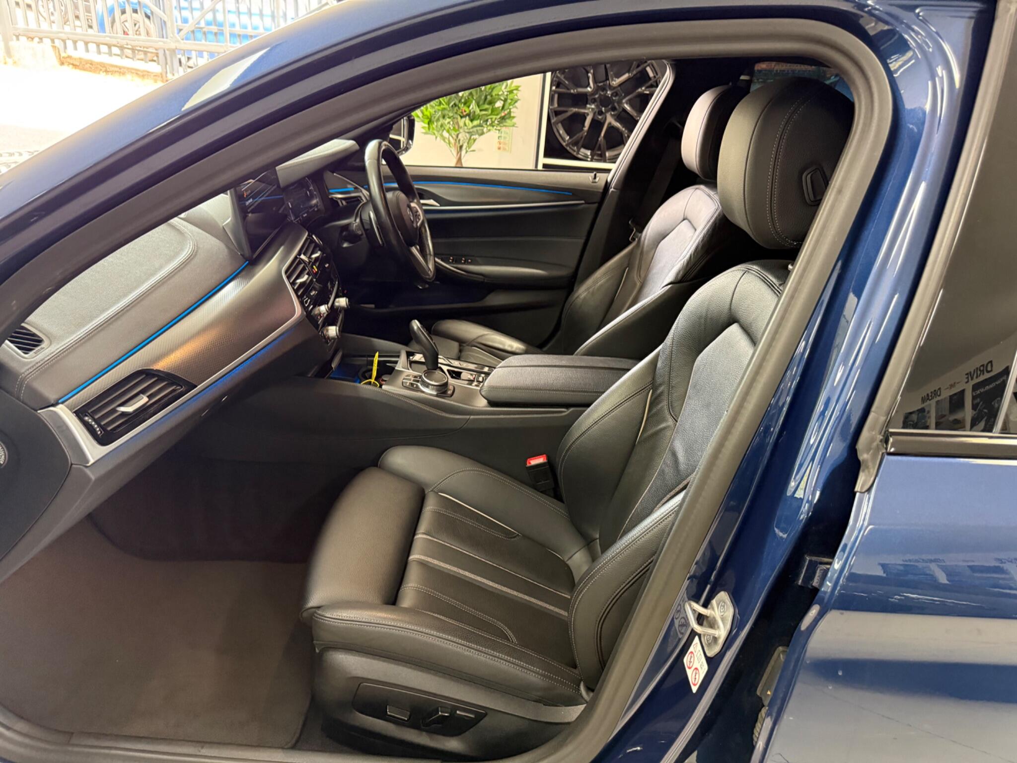 BMW 5 Series view 33