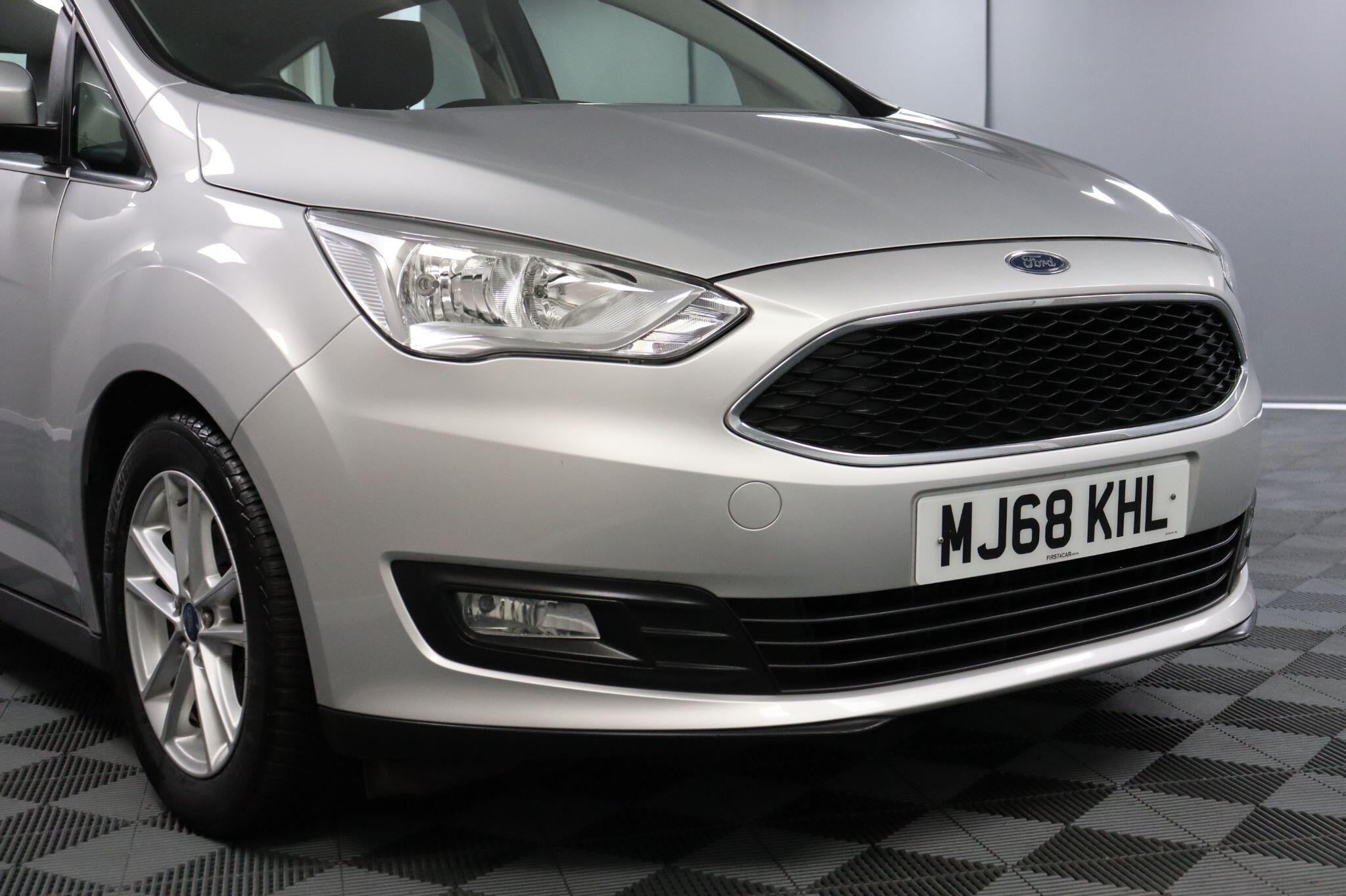 Ford C-Max view 4