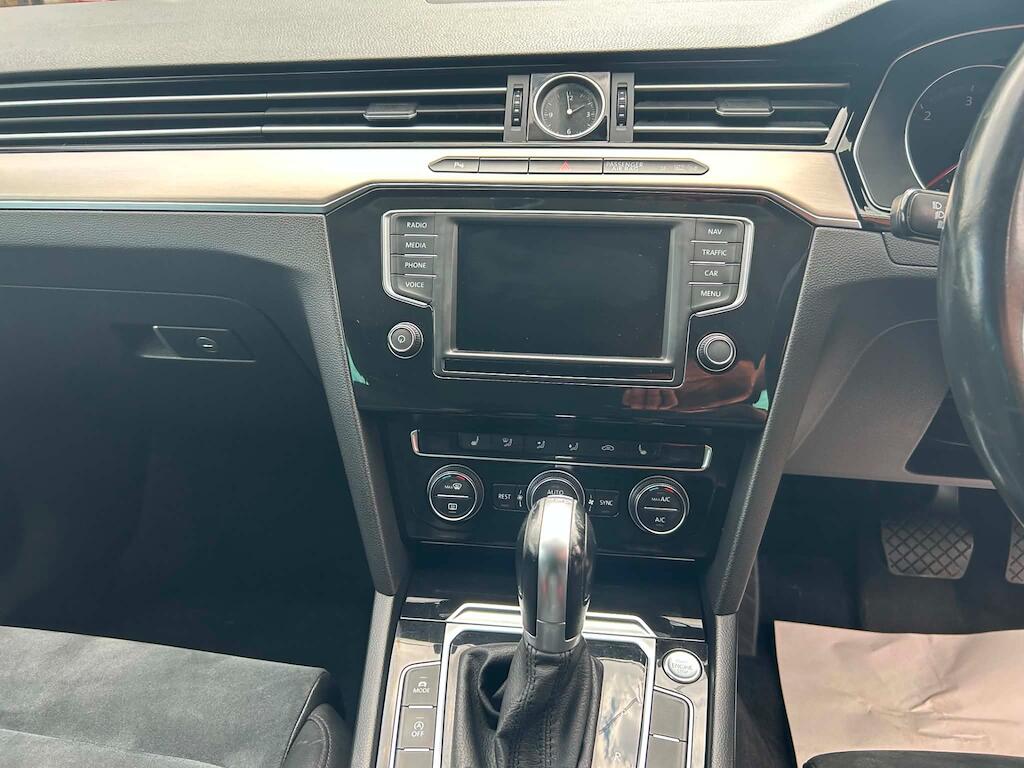 Volkswagen Passat view 10