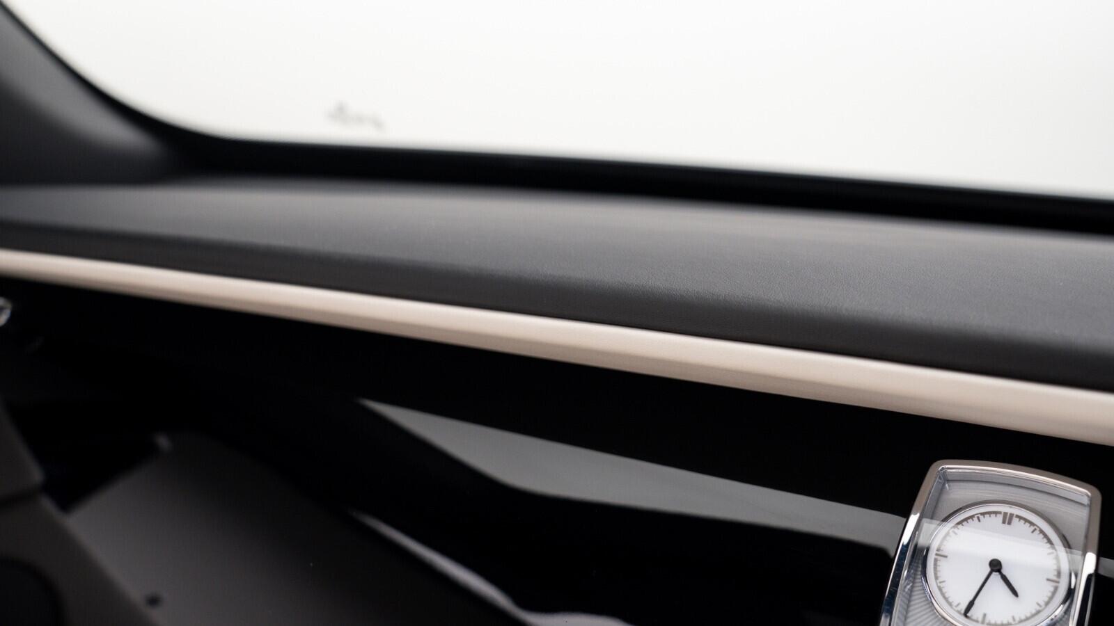 Rolls-Royce Dawn view 35