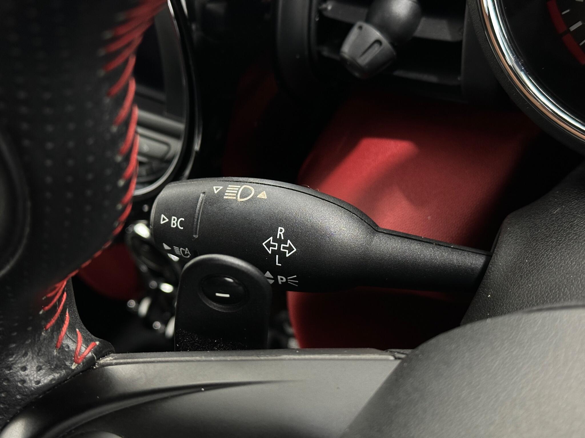 Mini Hatch view 14