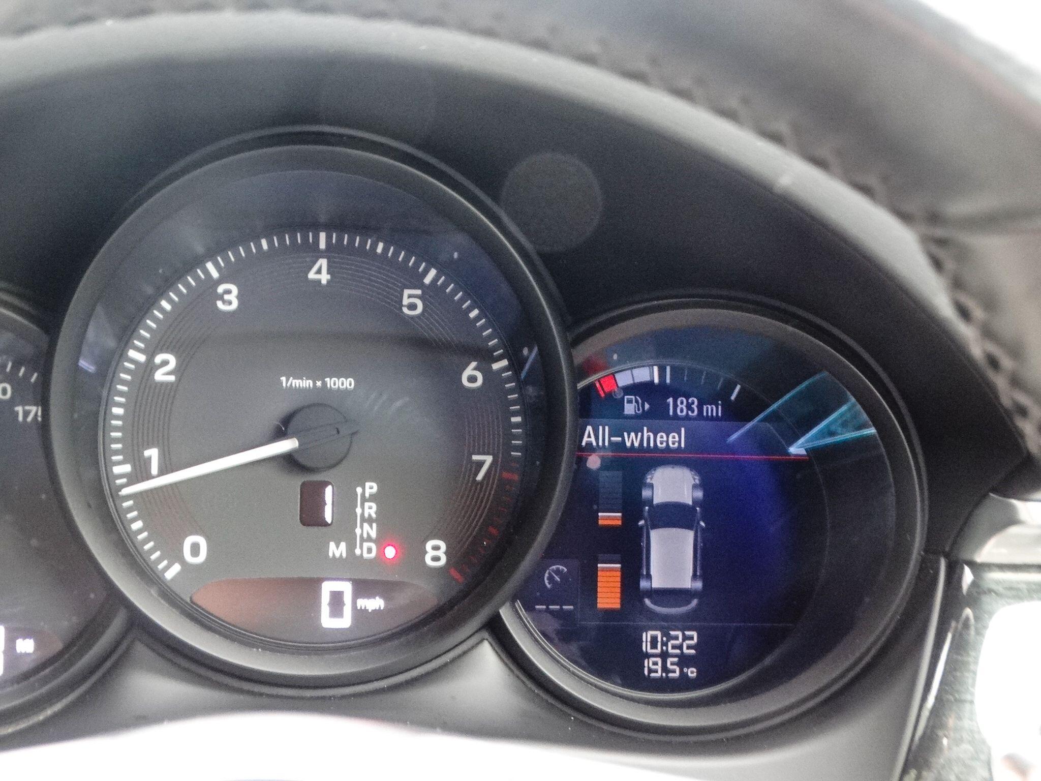 Porsche Macan view 39