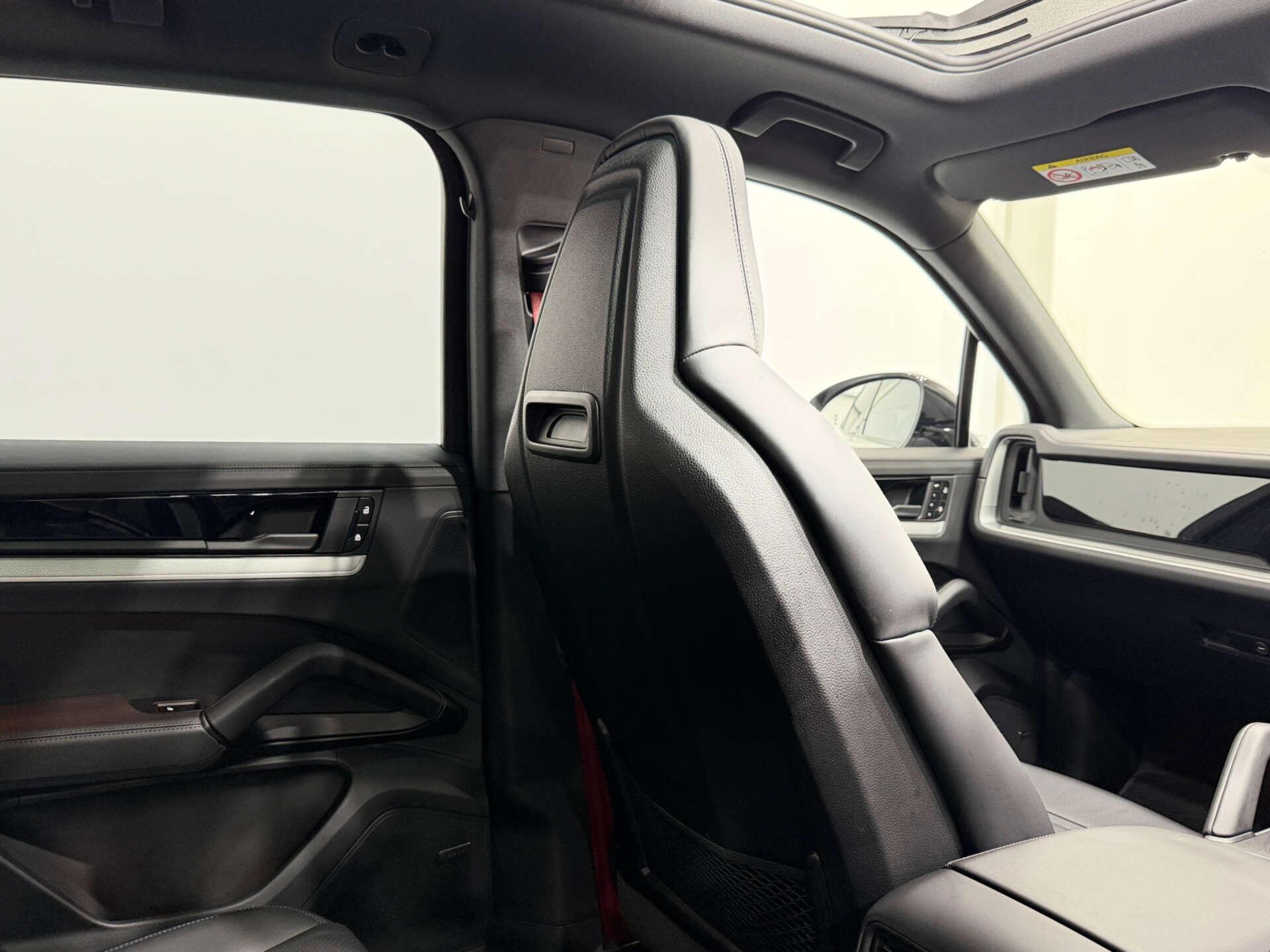Porsche Cayenne view 15