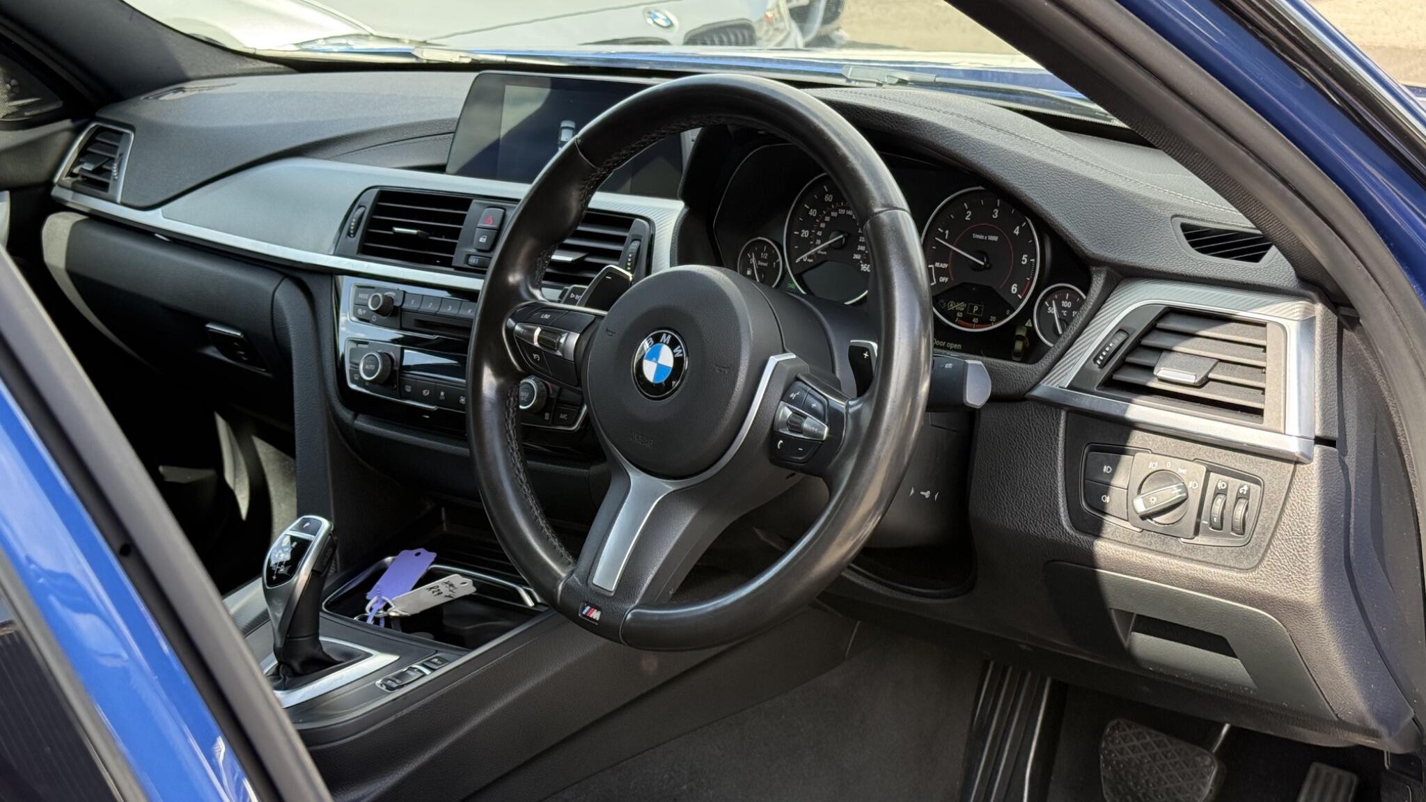 BMW 3 Series view 22