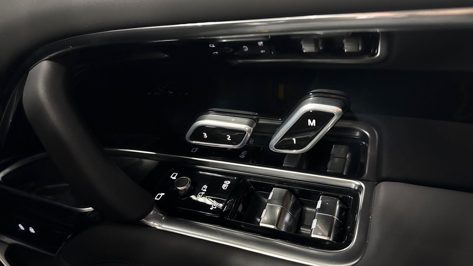 Land Rover Range Rover view 22
