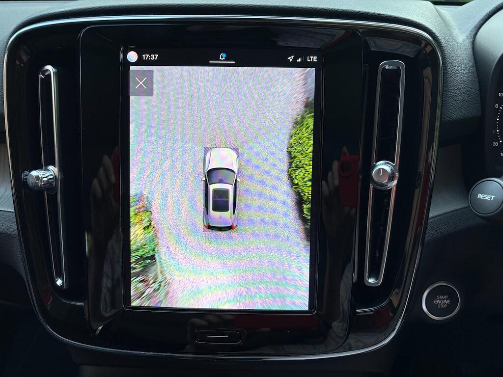 Volvo XC40 view 19