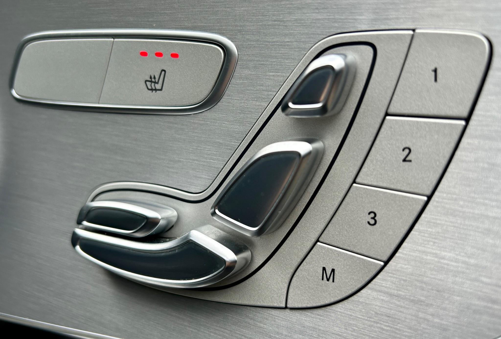Mercedes-Benz C-Class view 29