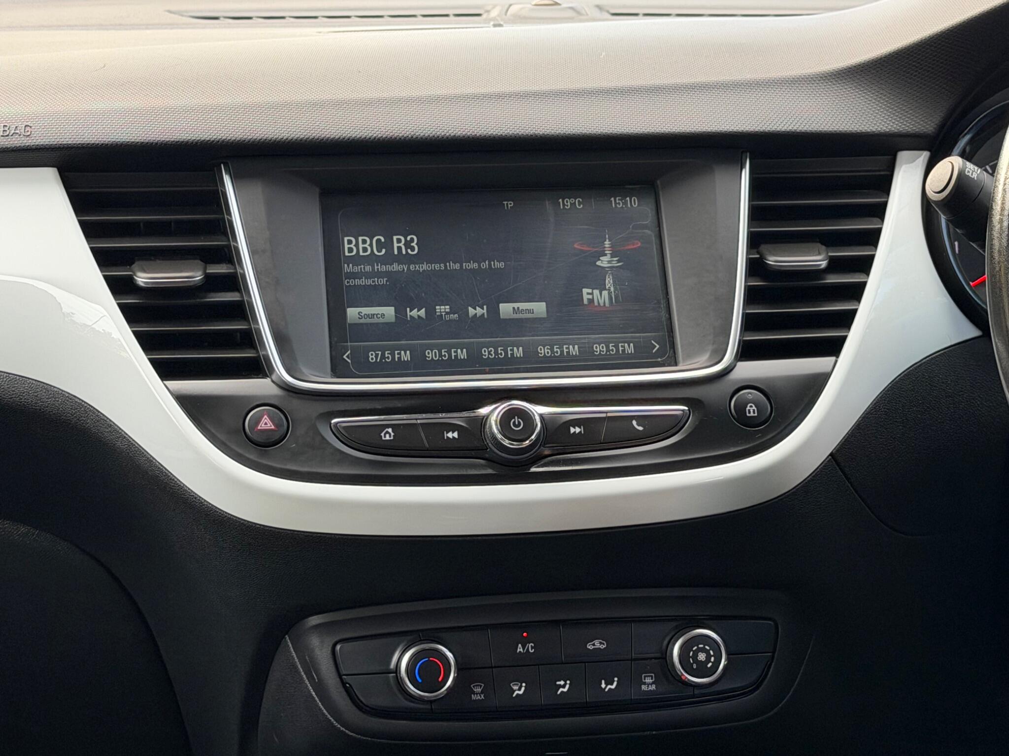 Vauxhall Crossland X view 34