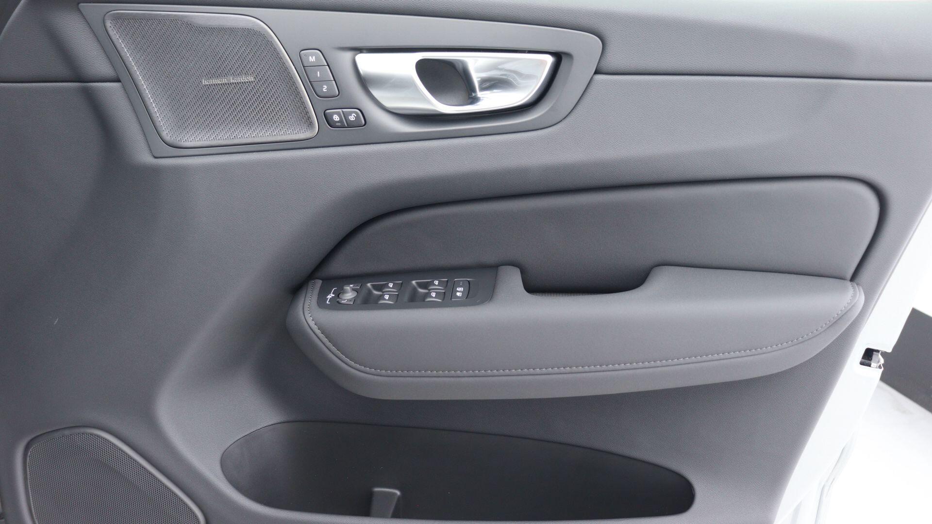 Volvo XC60 view 37