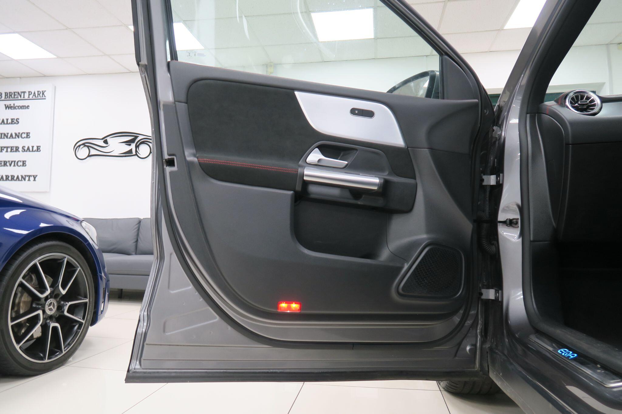 Mercedes-Benz Eqa view 12