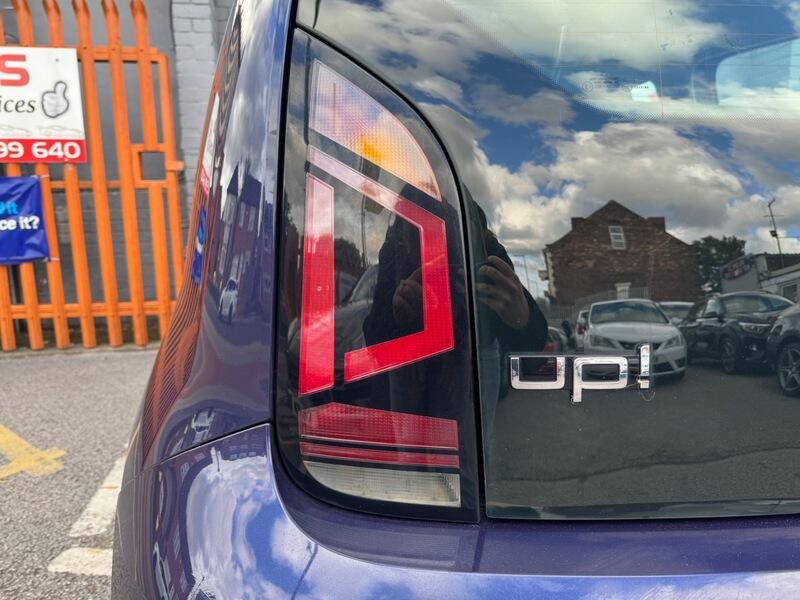 Volkswagen Up! view 12