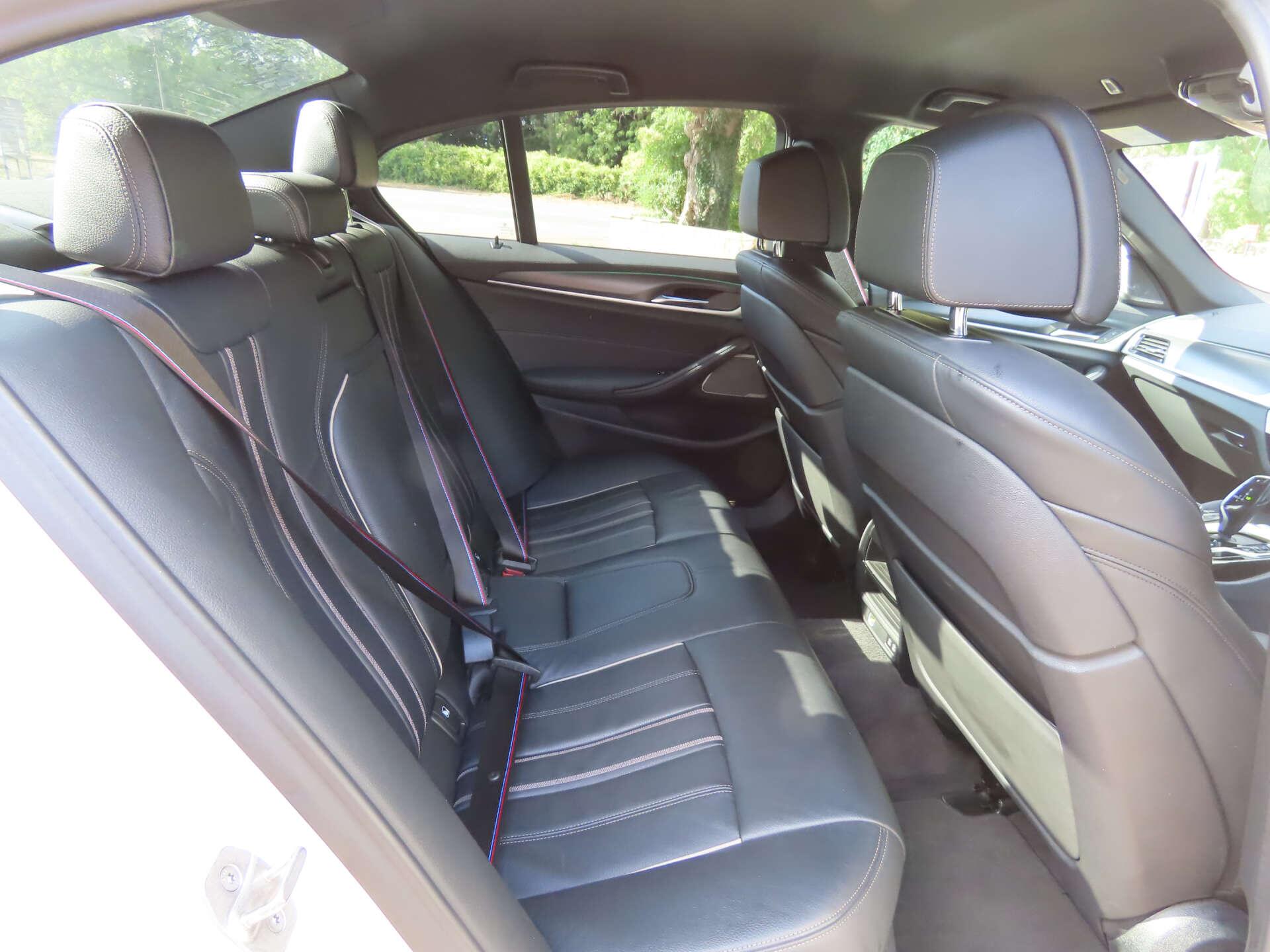 BMW 5 Series view 9