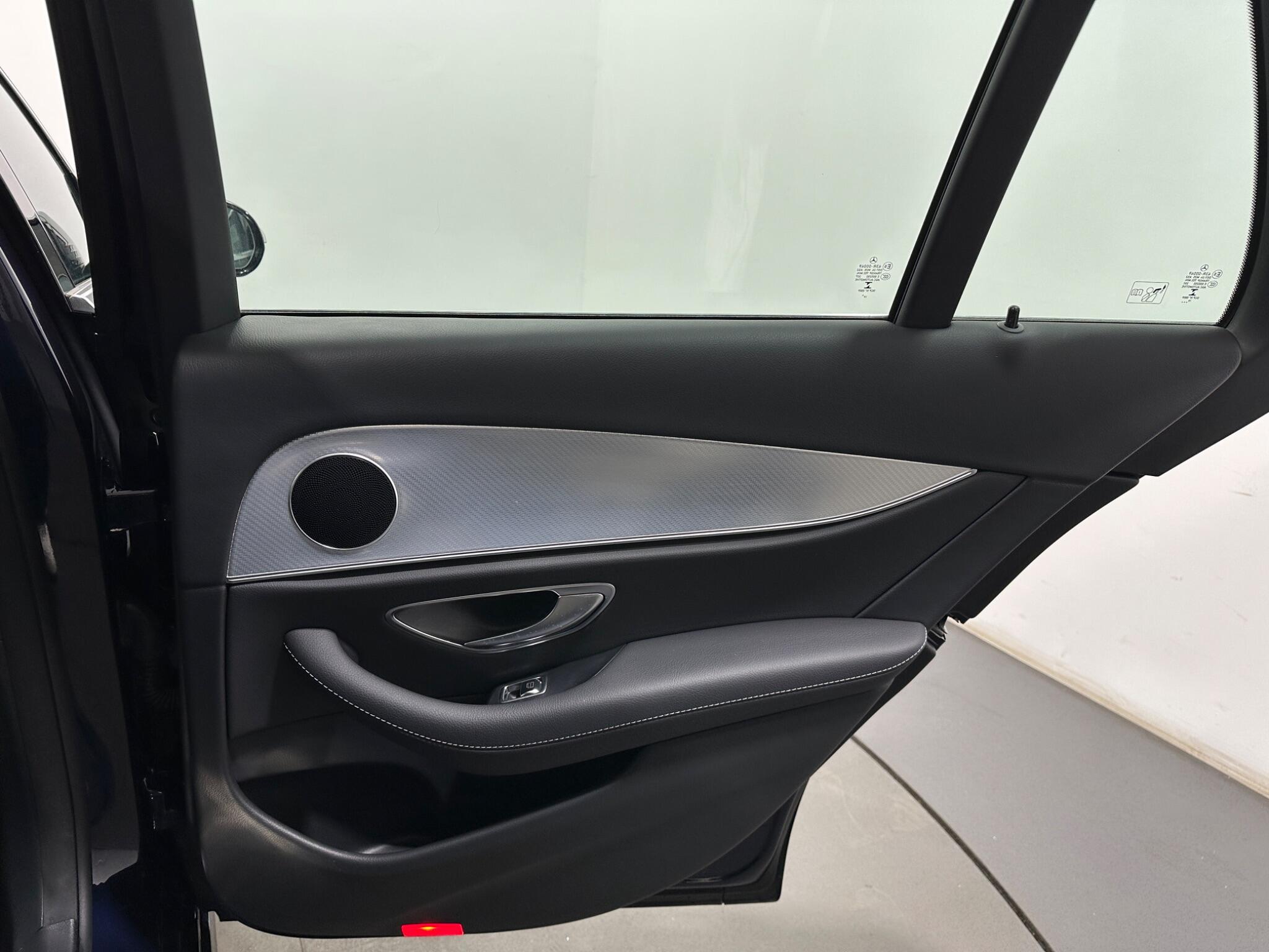Mercedes-Benz E-Class view 44