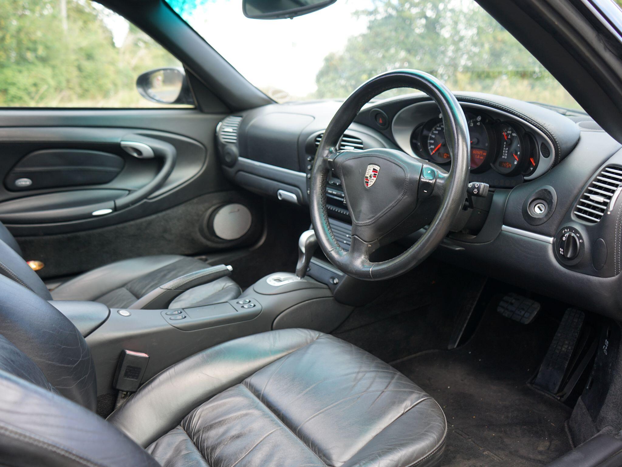 Porsche 911 view 18