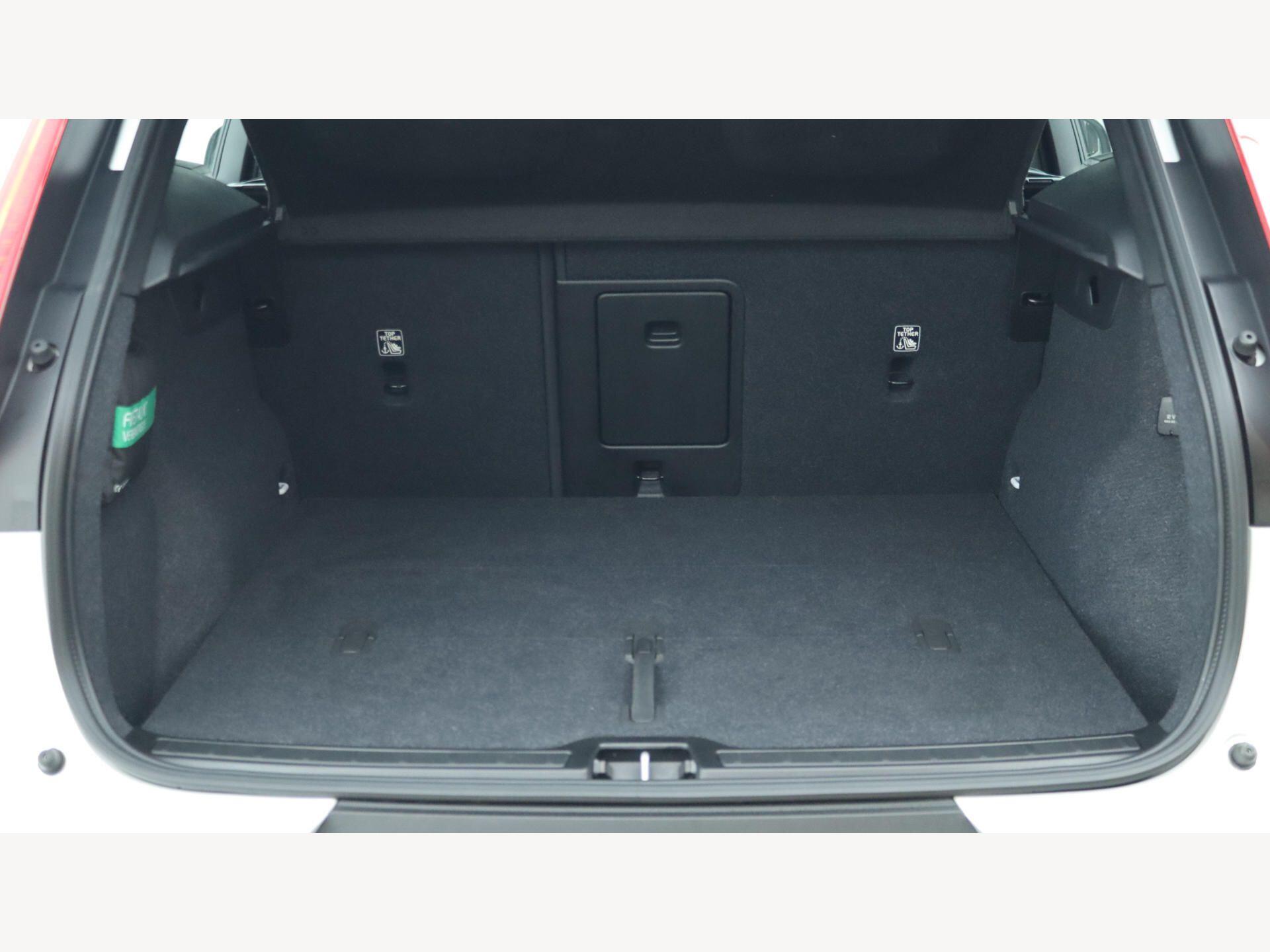 Volvo XC40 view 16
